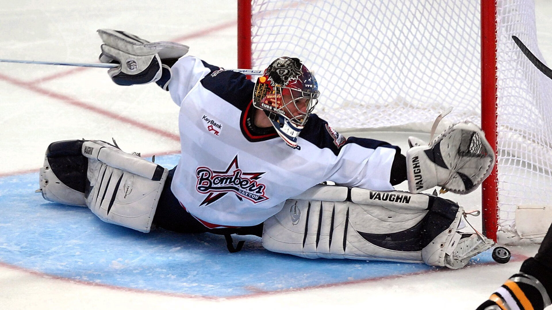 【洛杉矶天使艰难胜出】特劳特关键全垒打锁定胜局，洛杉矶天使队排名