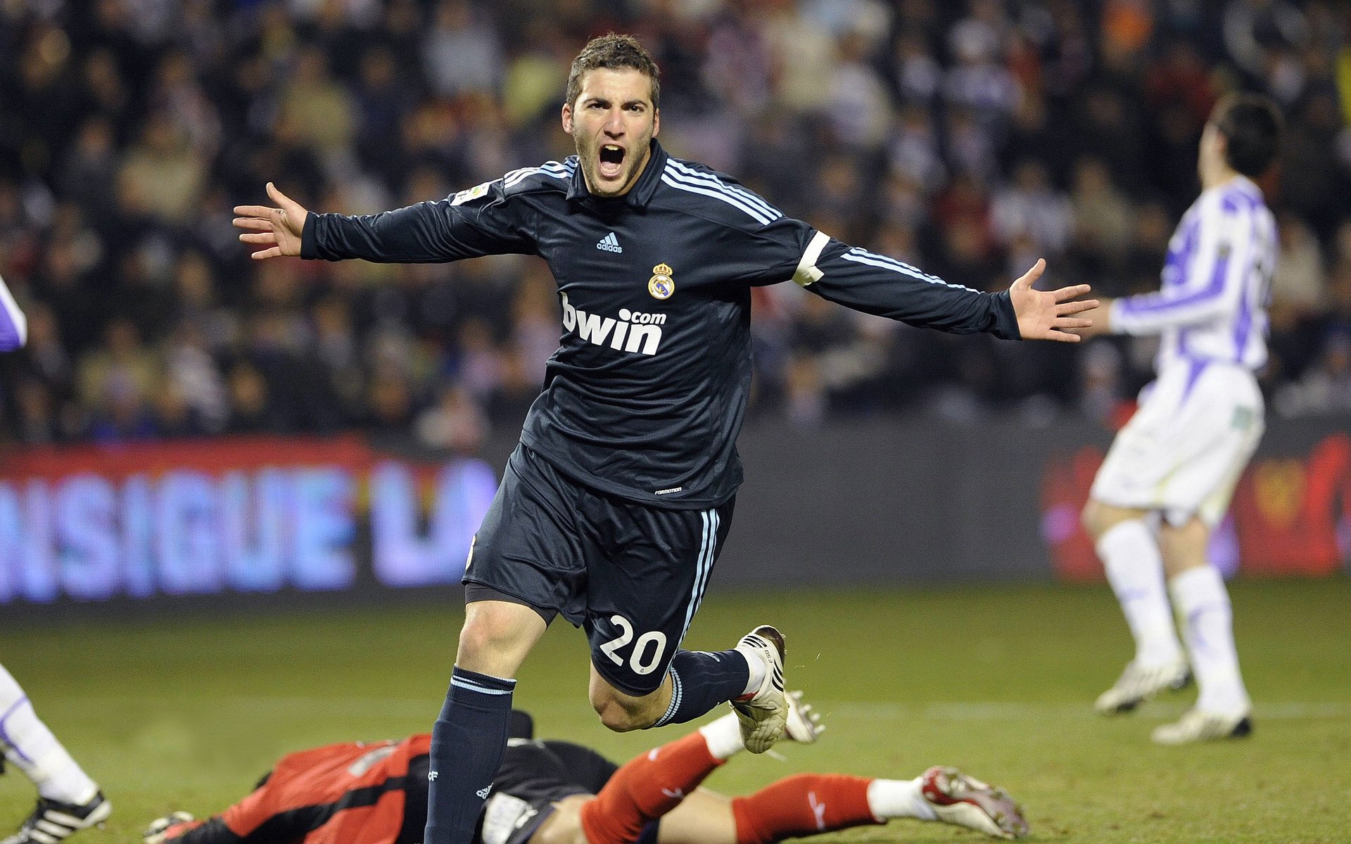 爱游戏体育账号注册-阿尔·哈姆达乌伊在巴黎奥运会男足比赛中展现出强大的进攻能力